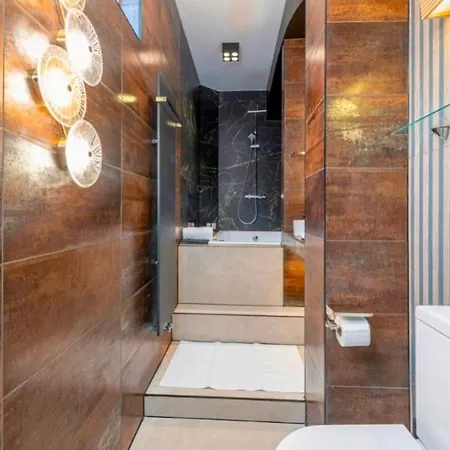 The Copper Cove Japanese Soaktub Retreat Apartment Bradford (West Yorkshire)